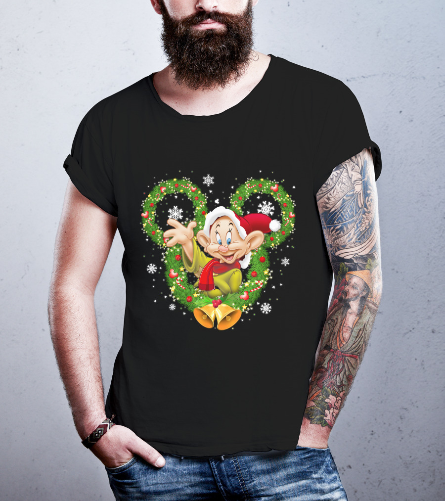 Dopey Christmas Disney Wreath Snowflakes And Santa Hat T-Shirt