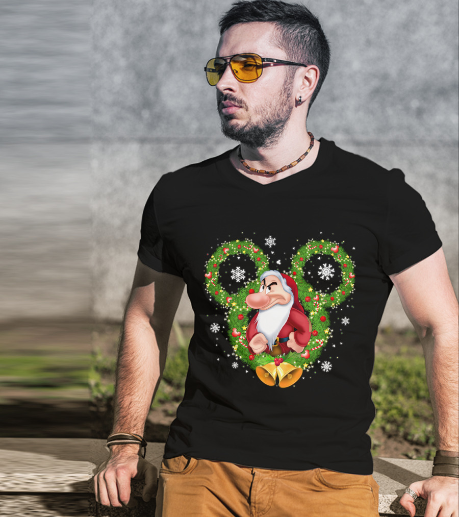 Grumpy Santa Dwarf In Wreath With Snowflakes And Bells T-Shirt