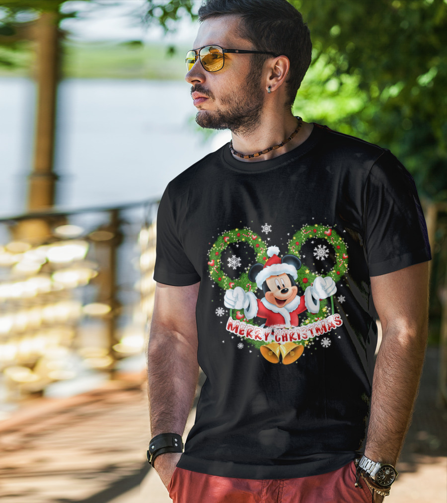 Mickey Mouse Merry Christmas Wreaths And Snowflakes T-Shirt