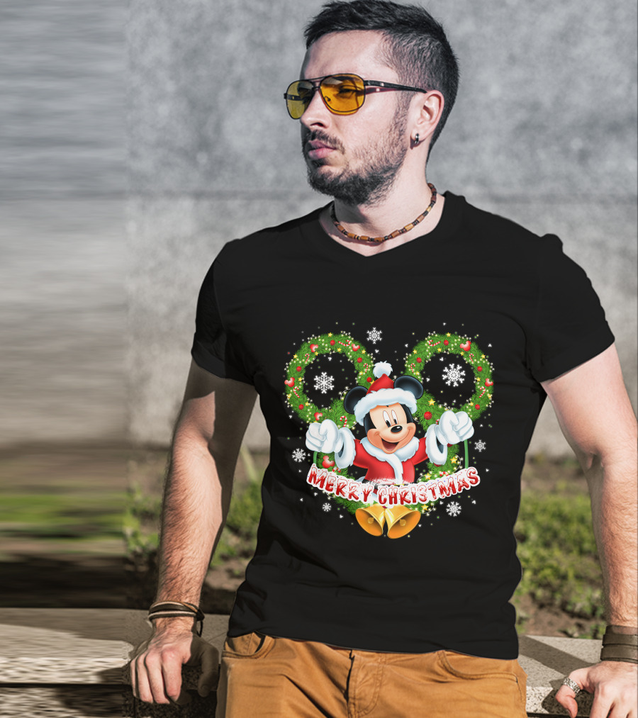 Mickey Mouse Merry Christmas Wreaths And Snowflakes T-Shirt