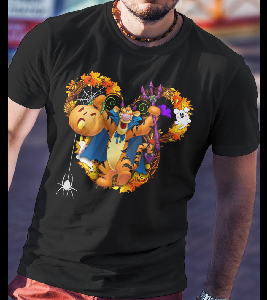 Tigger Halloween Wreath With Pumpkin And Spider Decorations T-Shirt