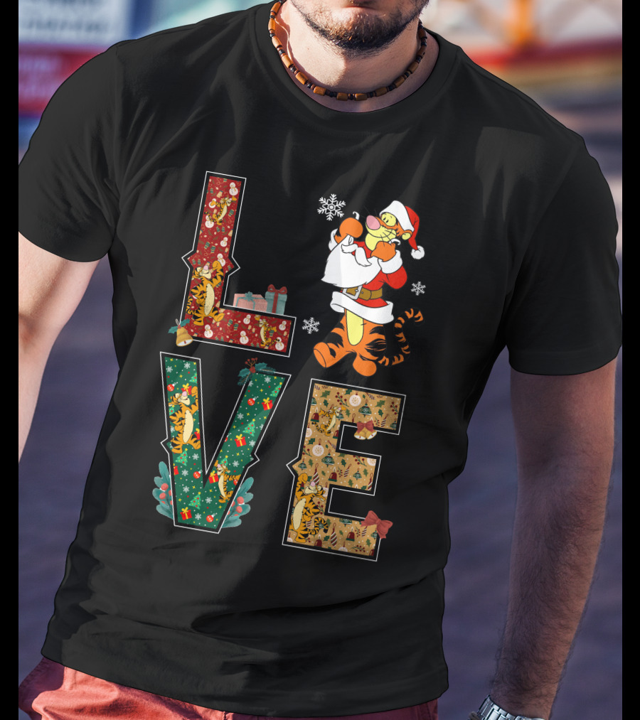 Love Tigger Christmas Santa Hat And Gifts T-Shirt