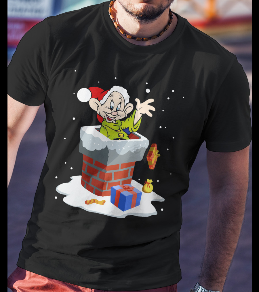 Dopey Santa Chimney Christmas Gifts Snow Scene T-Shirt