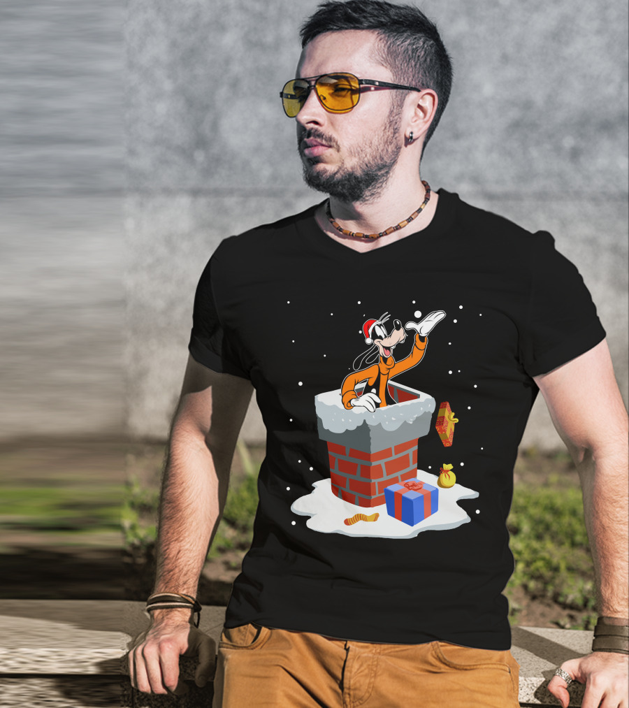 Goofy Santa Chimney Christmas Presents Snow T-Shirt
