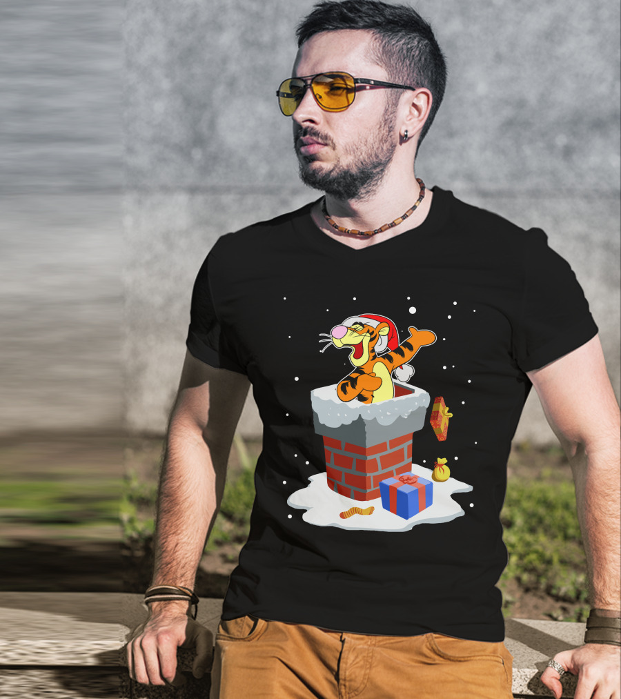 Tigger Santa Christmas Chimney Holiday Scene T-Shirt