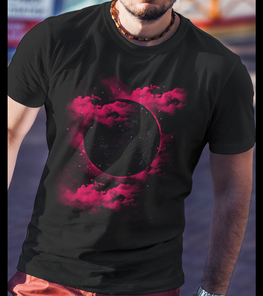 Trou Noir Classique Espace Nuages Rouges T-Shirt