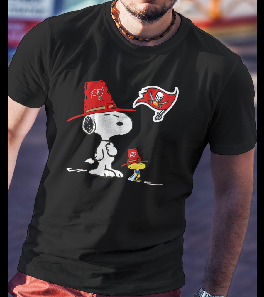 Buccaneers Snoopy And Woodstock With Tampa Bay Flag T-Shirt