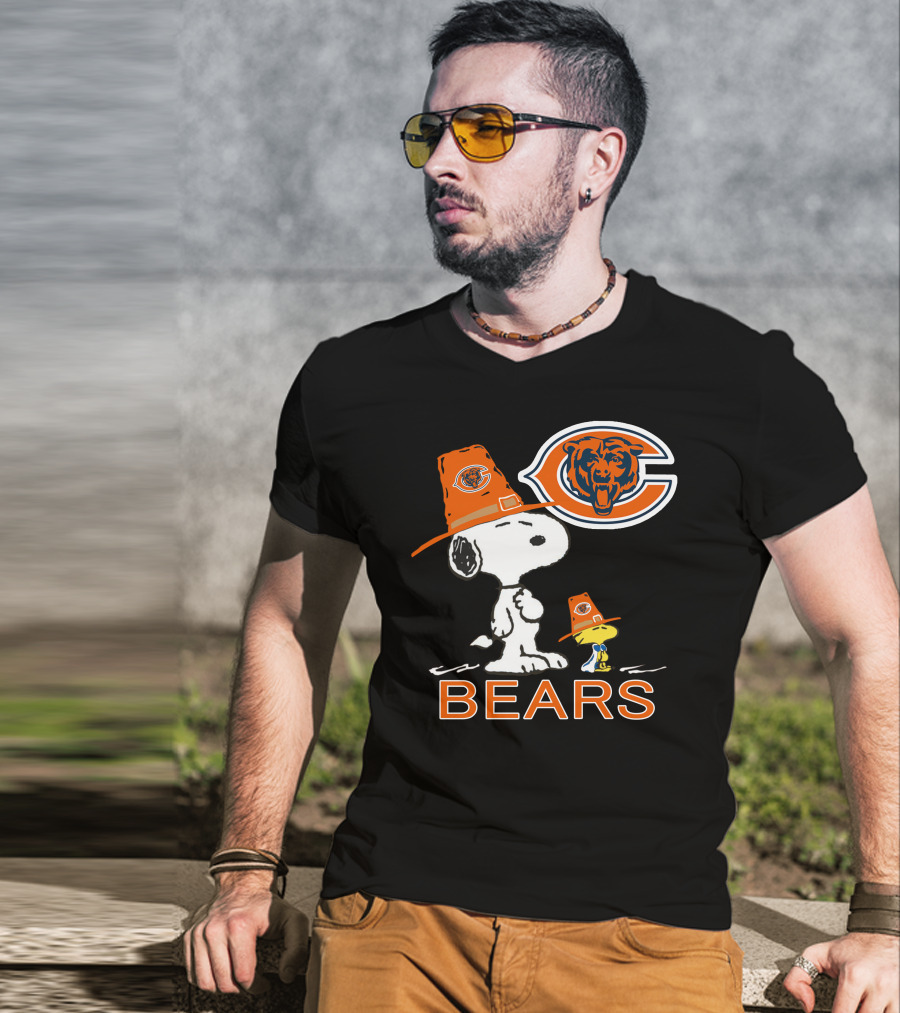 Chicago Bears Snoopy And Woodstock Thanksgiving Football T-Shirt
