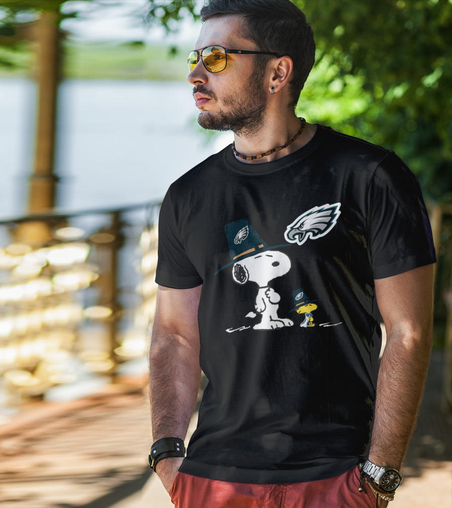 Eagles Snoopy Pilgrim Hat Thanksgiving Peanuts Woodstock Nfl Football T-Shirt