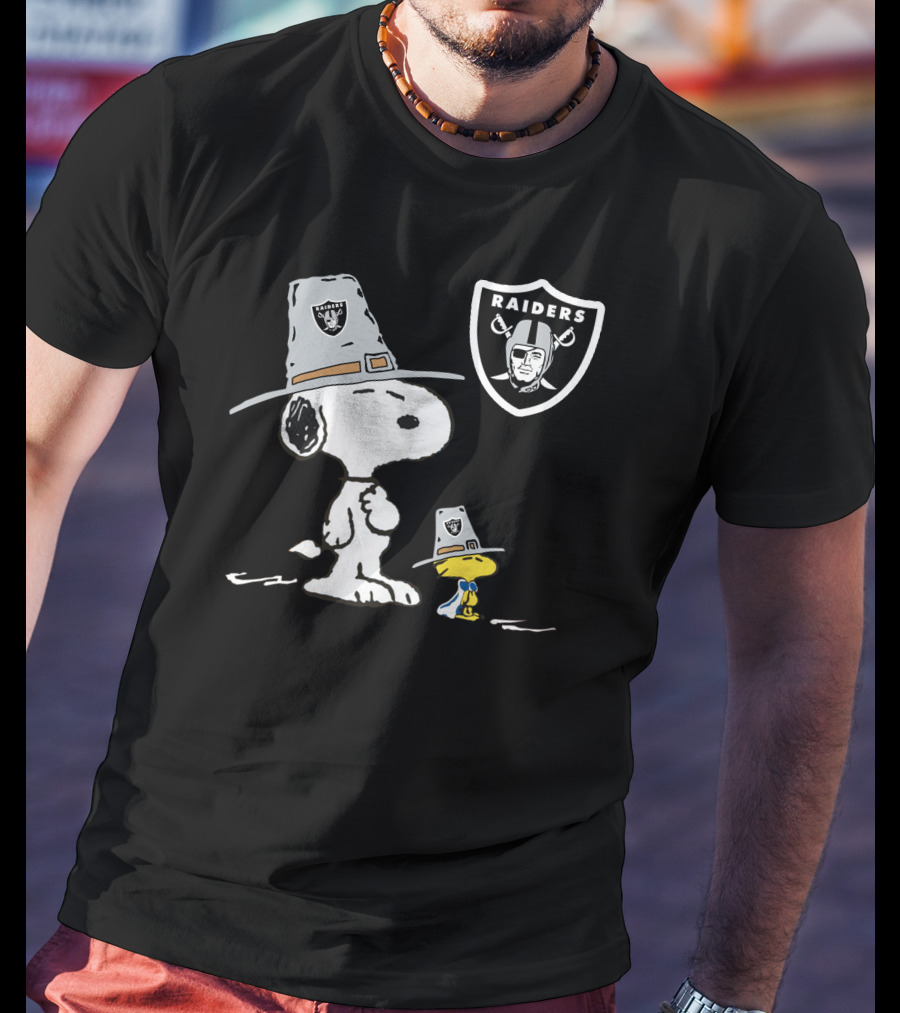 Raiders Snoopy And Woodstock Pilgrim Hat Football Tribute T-Shirt