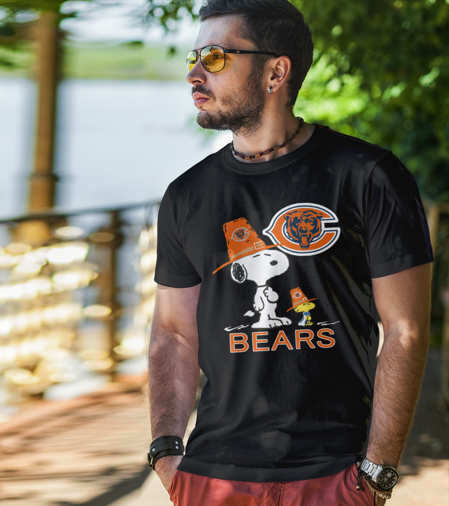 Chicago Bears Snoopy Thanksgiving Football T-Shirt