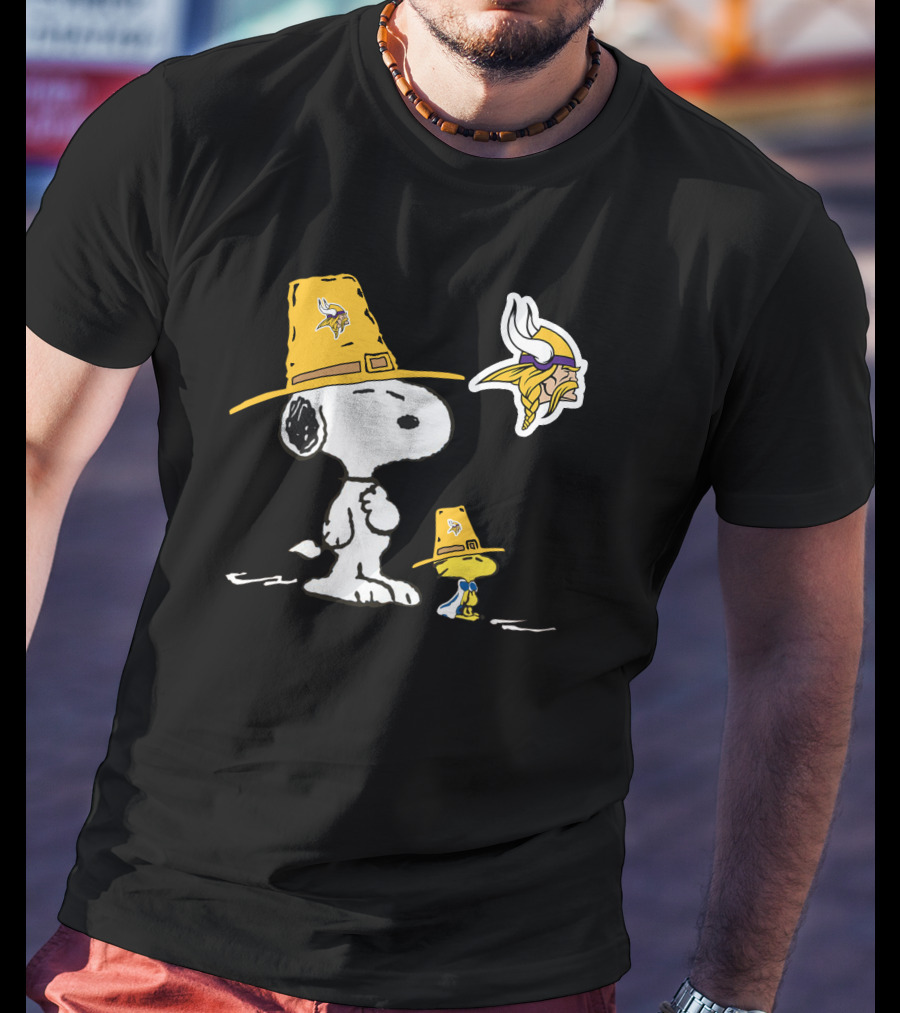 Vikings Snoopy And Woodstock Pilgrim Hats Nfl Mascot T-Shirt