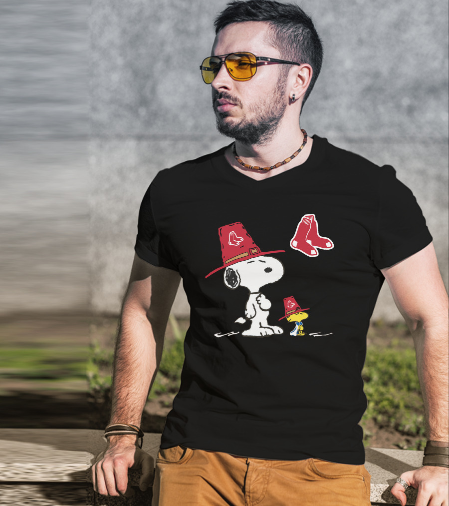 Snoopy Woodstock Boston Red Sox Pilgrim Hat Sox T-Shirt
