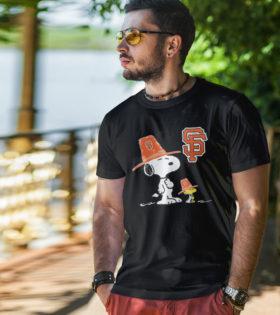 San Francisco Giants Snoopy Woodstock Thanksgiving Hat T-Shirt