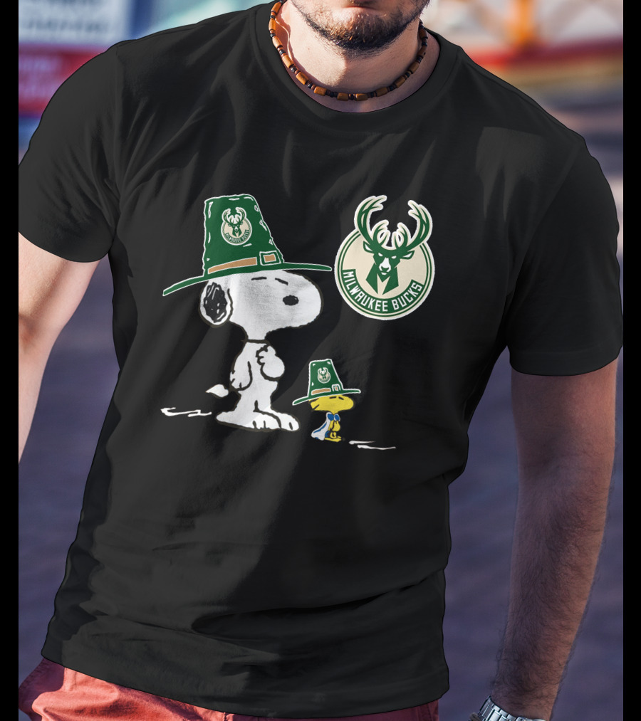 Milwaukee Bucks Snoopy Woodstock Pilgrim Hats T-Shirt