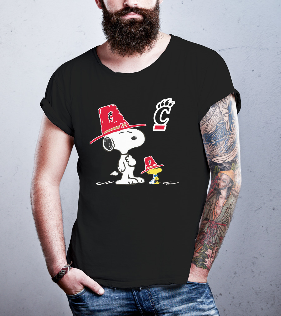 Cincinnati Bearcats Snoopy With Red Hats And Bearcats T-Shirt
