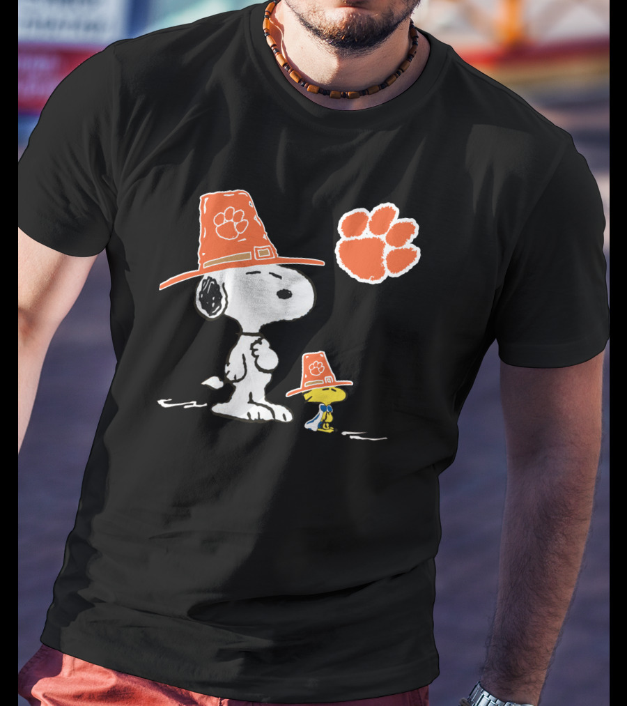 Clemson Tigers Snoopy And Woodstock Thanksgiving Hat Football Paw T-Shirt