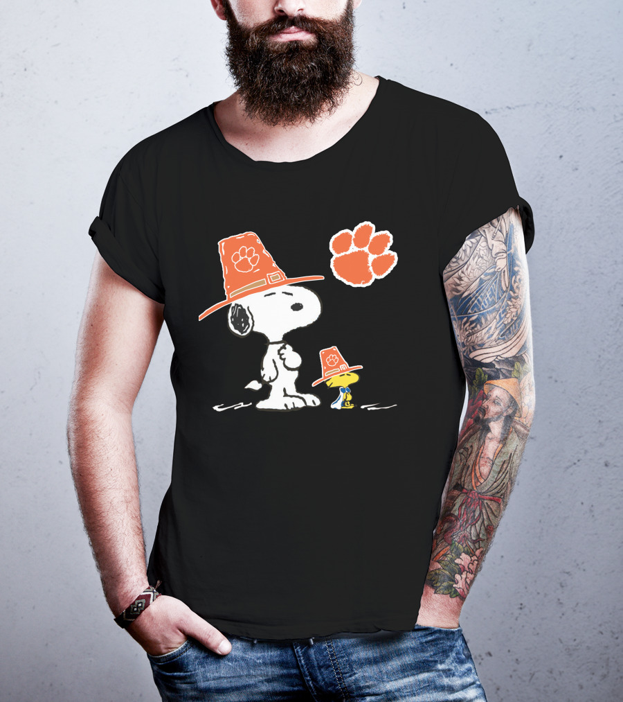 Clemson Tigers Snoopy And Woodstock Thanksgiving Hat Football Paw T-Shirt
