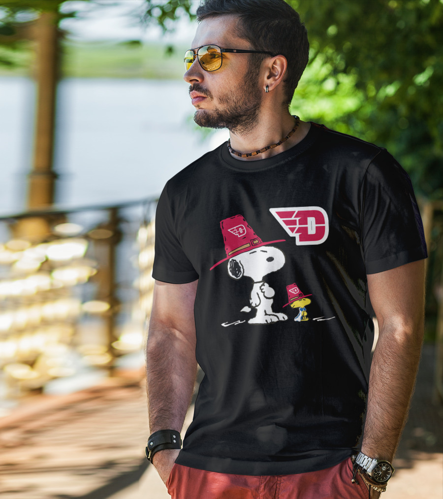 Dayton Flyers Snoopy And Woodstock Pilgrim Hats T-Shirt