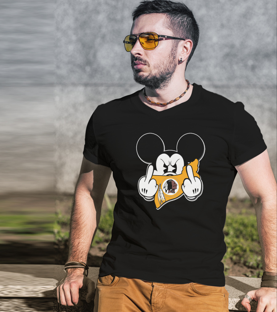 Mickey Mouse Washington Redskins Middle Finger Gesture T-Shirt