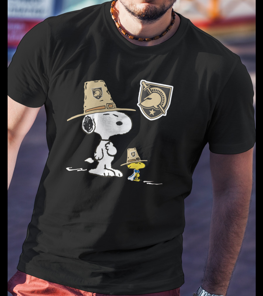 Snoopy And Woodstock With Army Black Knights Logo In Pilgrim Hats T-Shirt