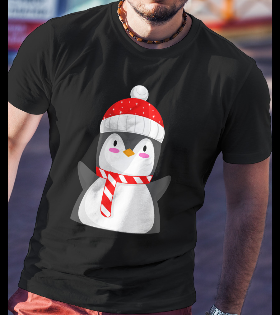 Pinguine Christmas Winter Penguin With Red Snowy Hat And Striped Scarf T-Shirt