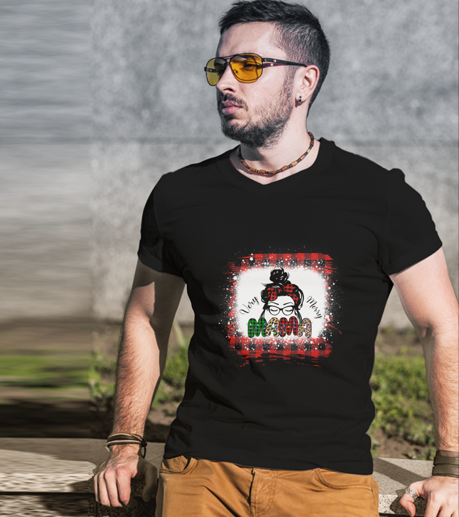 Very Merry Mama Christmas Plaid Bun Glasses T-Shirt