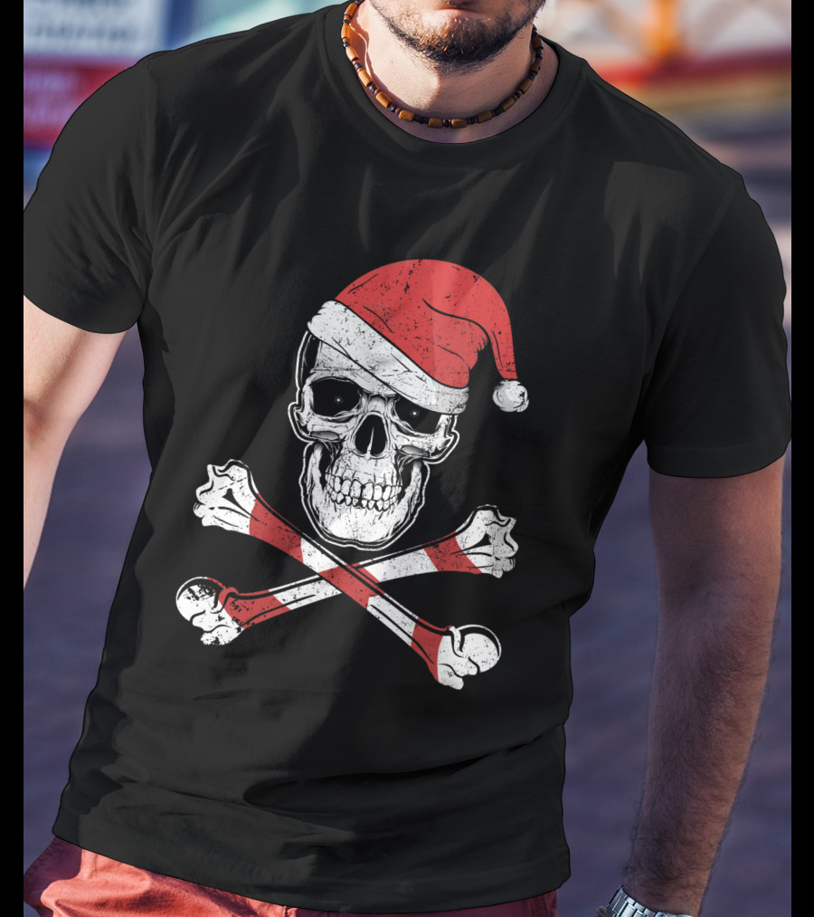 Pirate Jolly Roger Santa Hat Skull Christmas T-Shirt