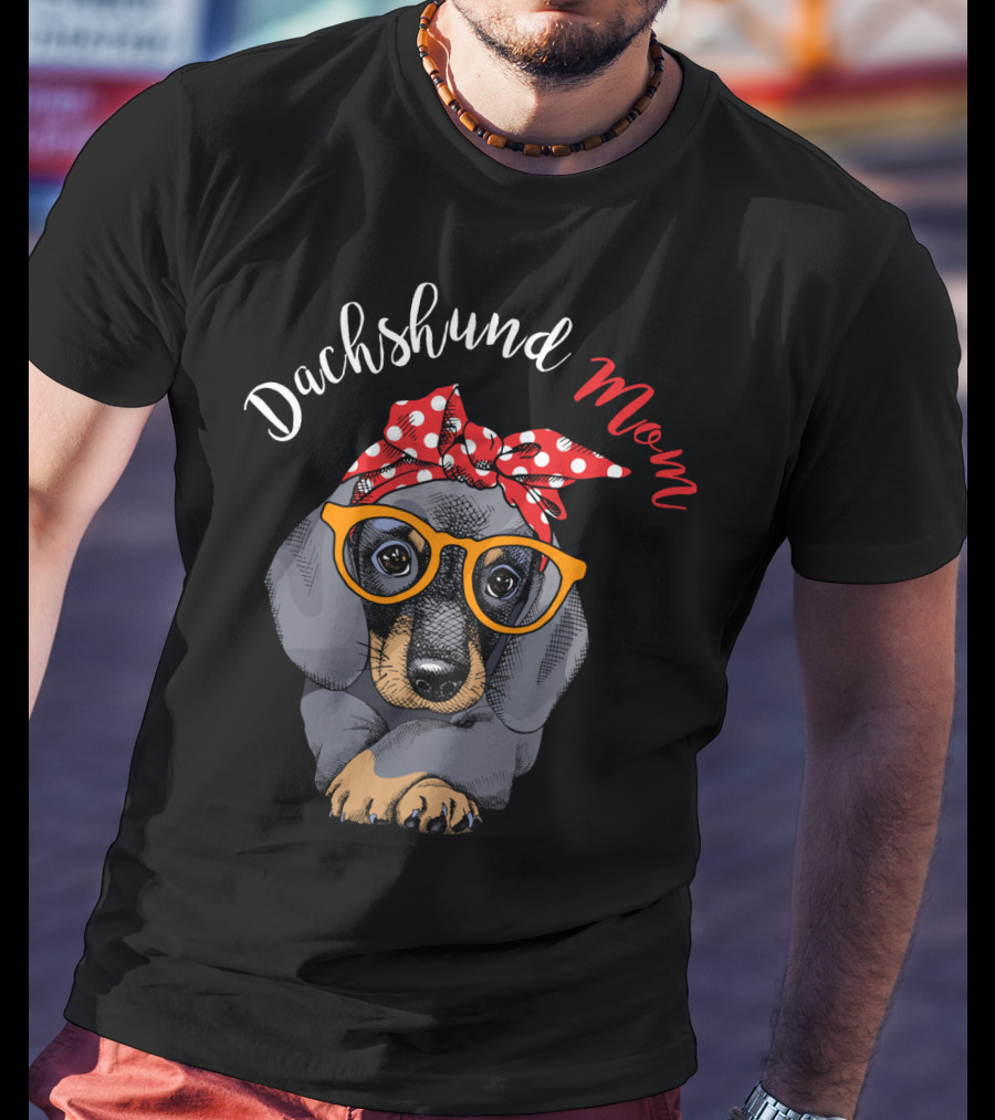 Dachshund Mom Red Polka Dot Turban And Glasses T-Shirt