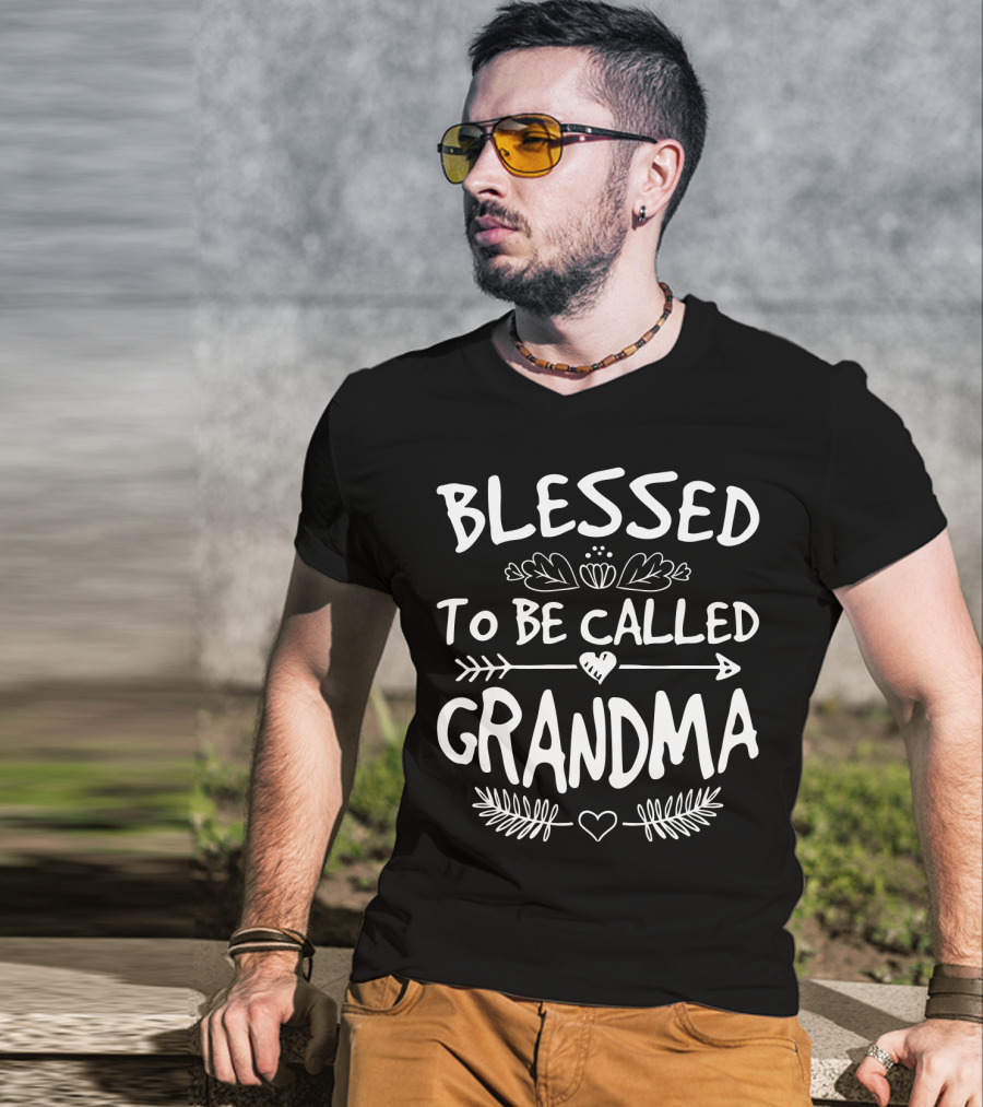 Blessed To Be Called Grandma With Heart And Arrow Motif T-Shirt