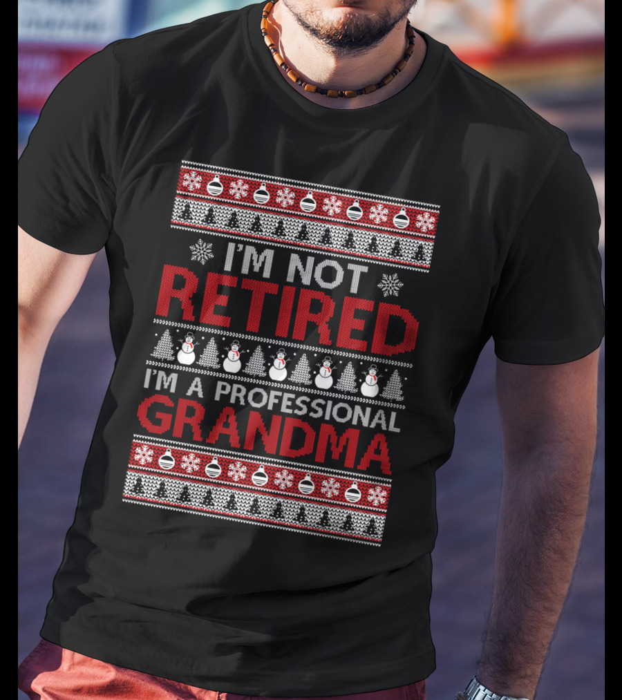 I'm Not Retired I'm A Professional Grandma Snowflakes Christmas T-Shirt