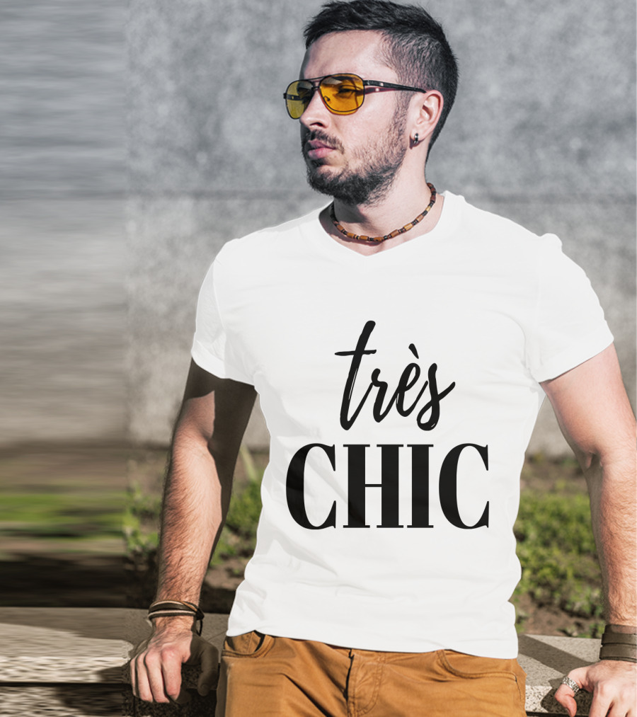 Très Chic French Stylish Cute T-Shirt