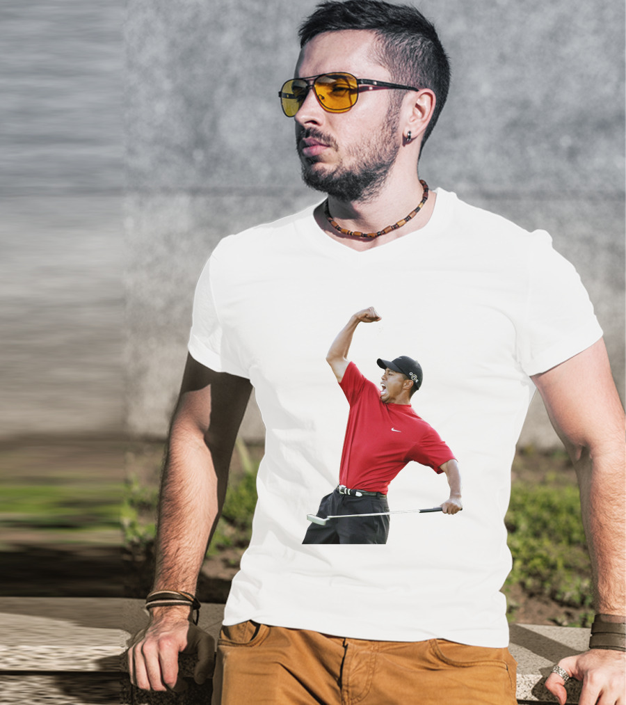 Tiger Woods Golf Victory Red Putter T-Shirt
