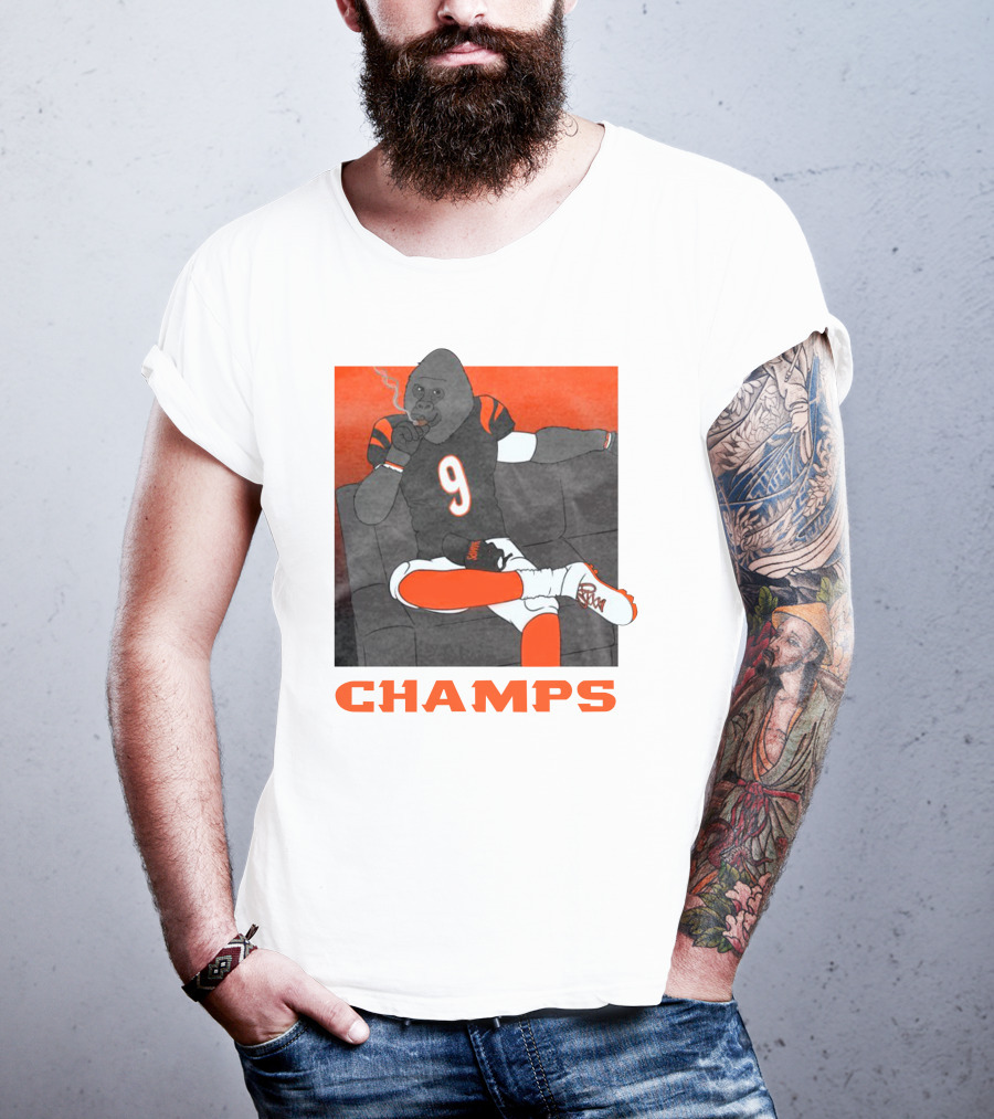 Champs Barstools Big Cat Smoking Gorilla Number 9 Football Player T-Shirt