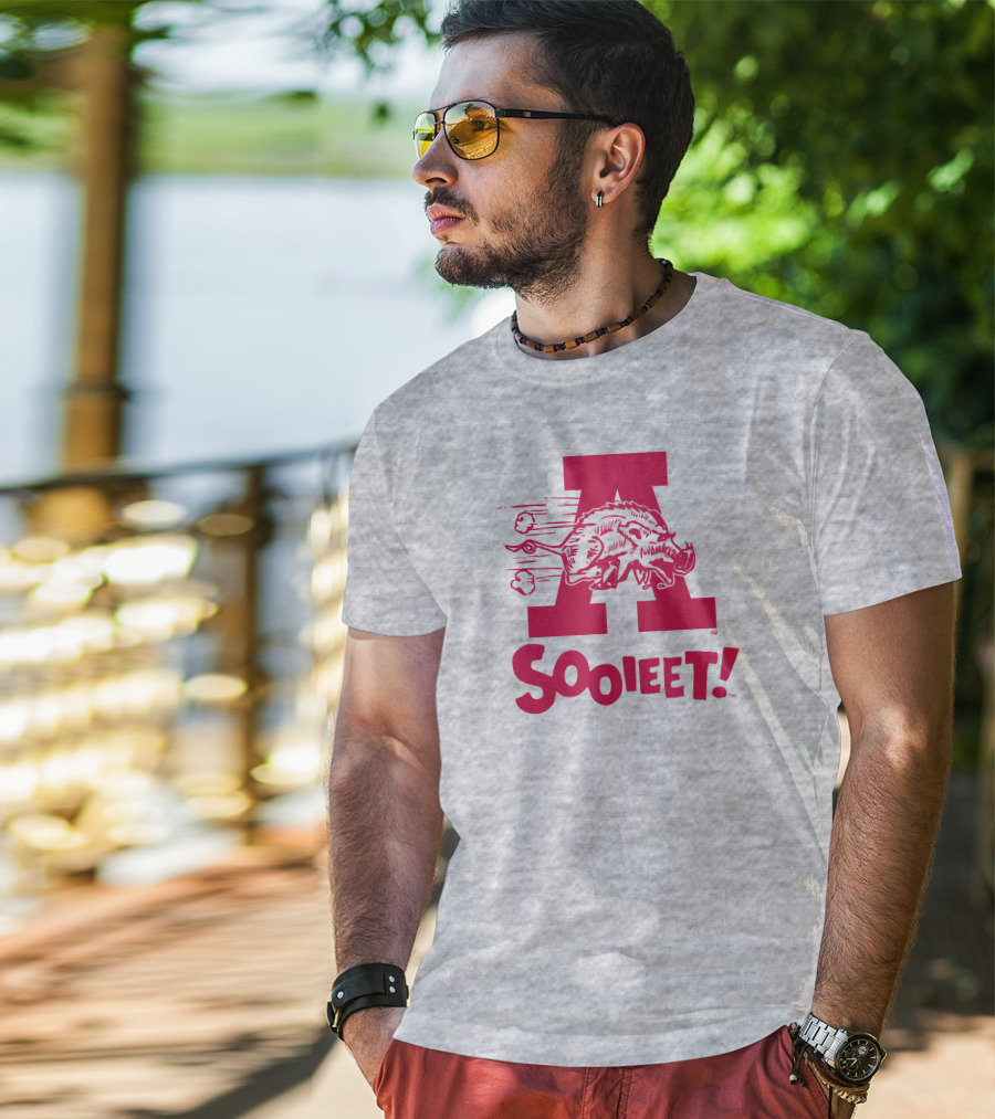 Eric Musselman Wearing Arkansas Razorbacks Logo Sooieet T-Shirt