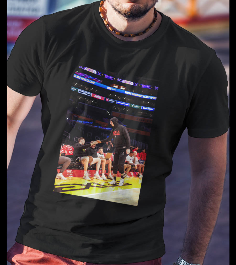 Austin Reaves And Alex Caruso NBA Courtside Handshake Bulls Lakers T-Shirt