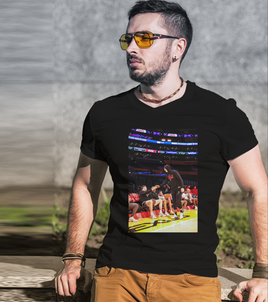 Austin Reaves And Alex Caruso NBA Courtside Handshake Bulls Lakers T-Shirt