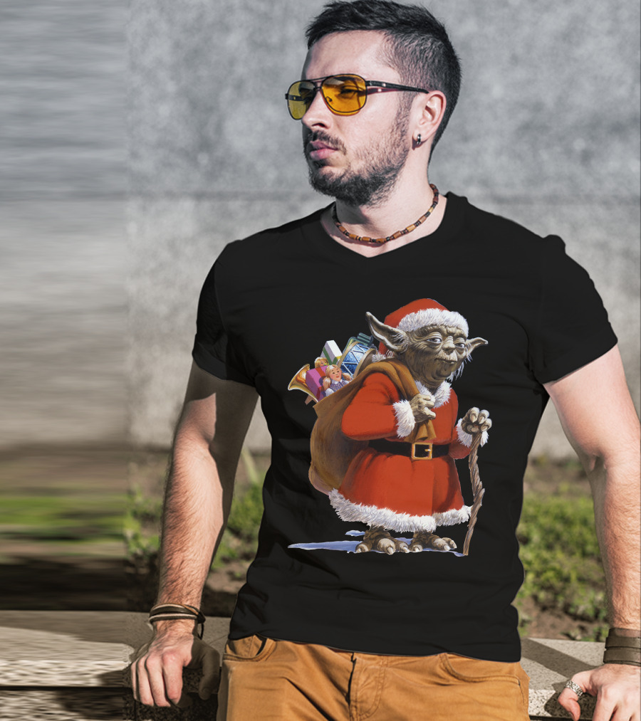 Star Wars Santa Yoda Carrying Sack Of Presents T-Shirt