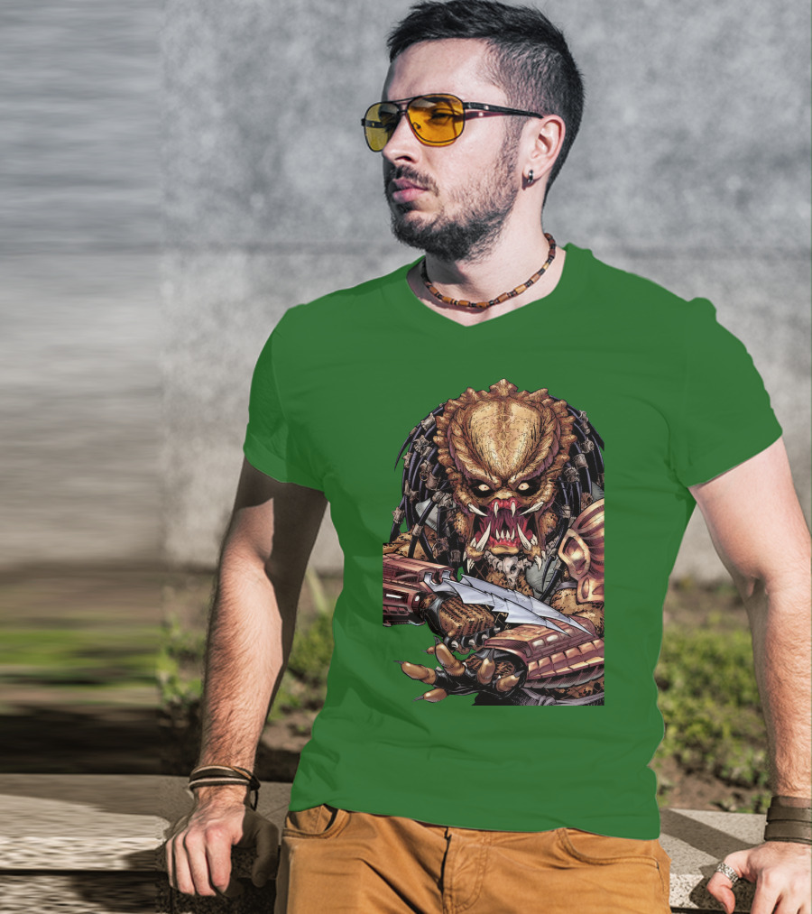 Predator Alien Holding Blade Comic T-Shirt