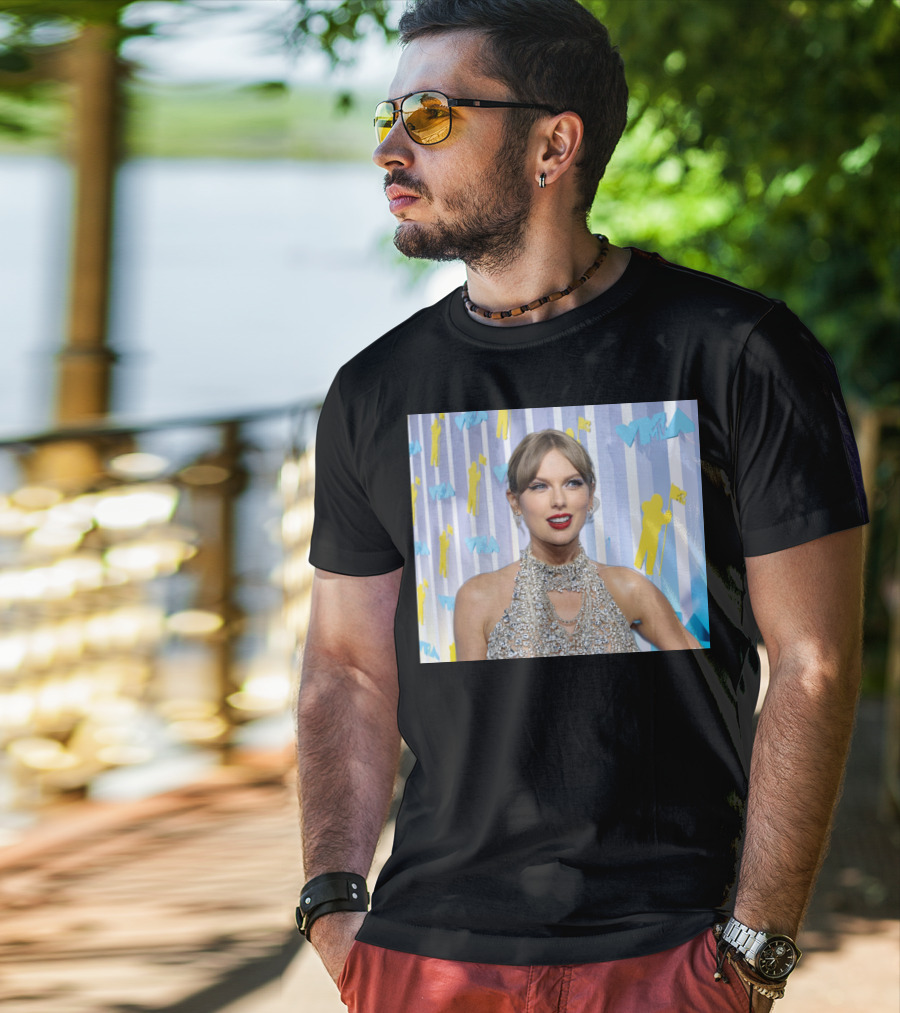 Taylor Swift MTV VMA Red Carpet Look With Silver Sequin Dress T-Shirt