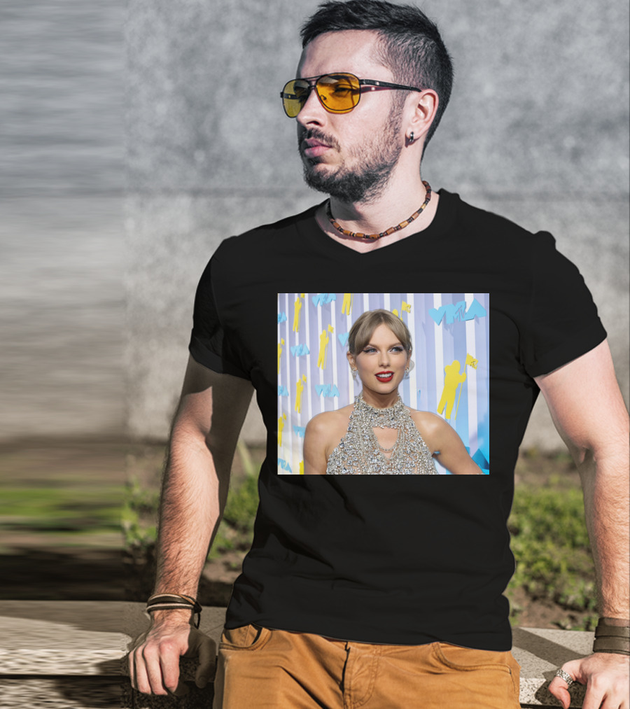 Taylor Swift MTV VMA Red Carpet Look With Silver Sequin Dress T-Shirt