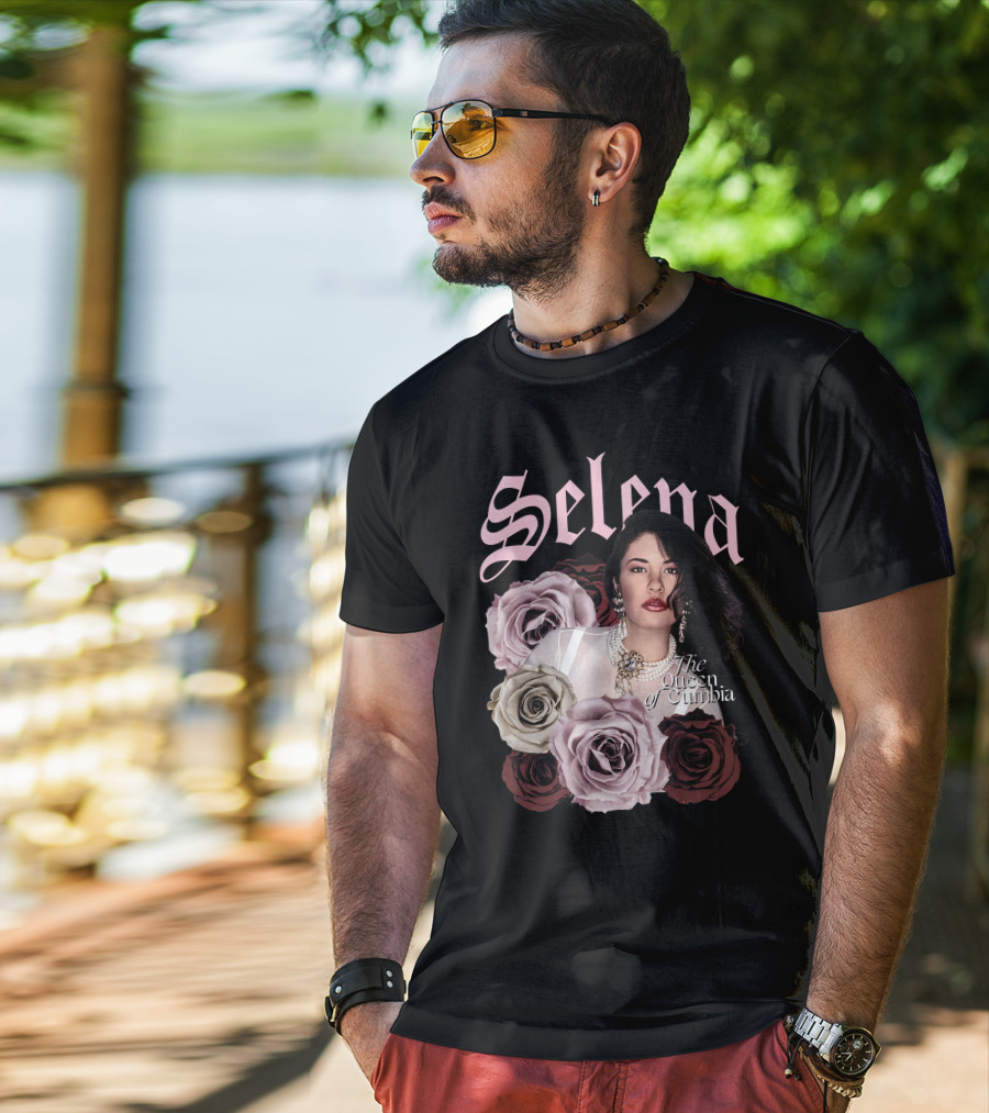 Selena The Queen Of Cumbia Surrounded By Floral Roses T-Shirt
