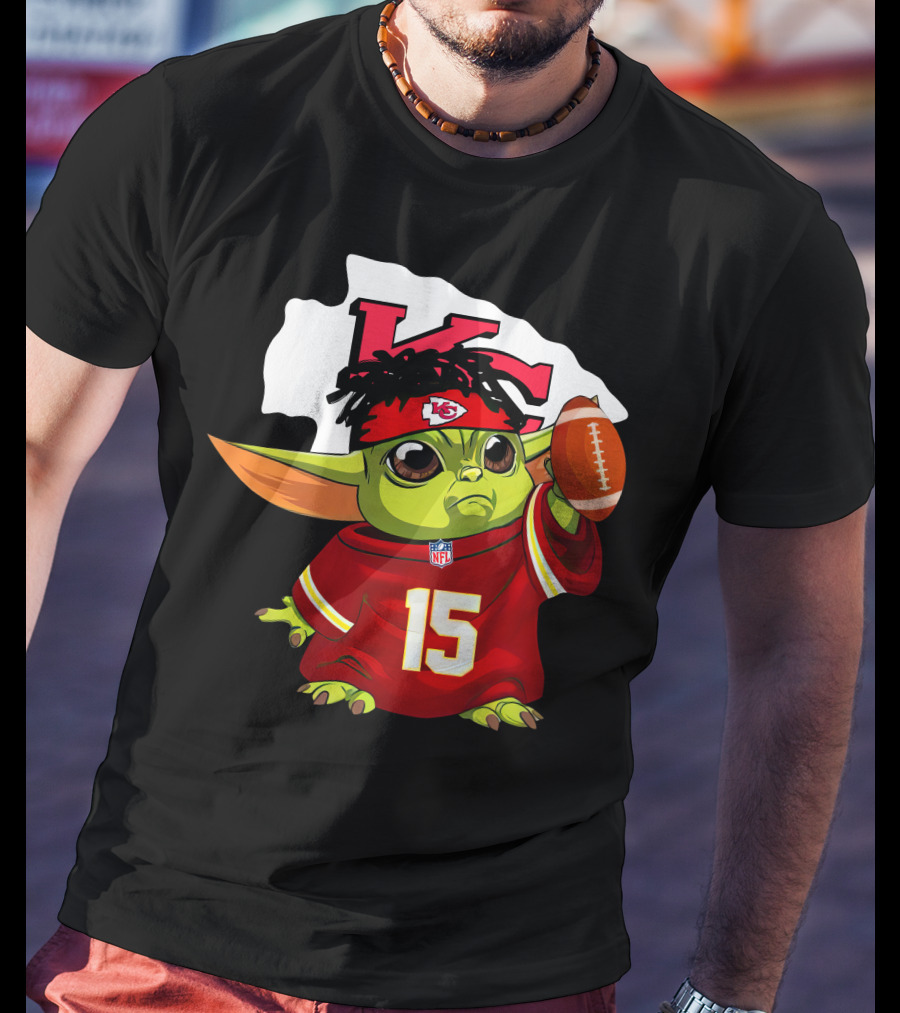 Star Wars Baby Yoda Mandalorian Kansas City Chiefs Patrick Mahomes 15 Merch T-Shirt