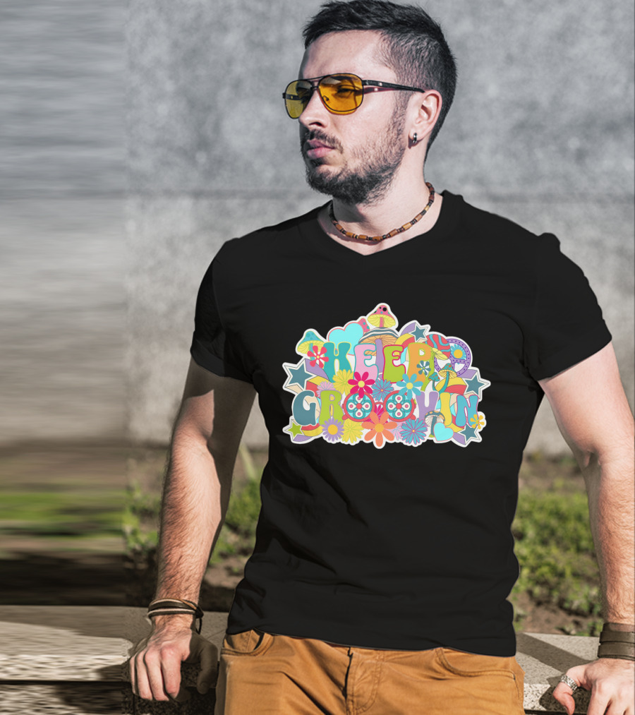 KEEP GROOVIN Psychedelic Flowers And Stars Retro Vibes T-Shirt