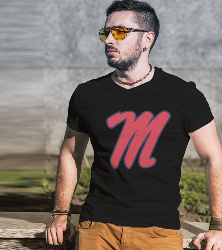 Ole Miss Rebels Legend M T-Shirt