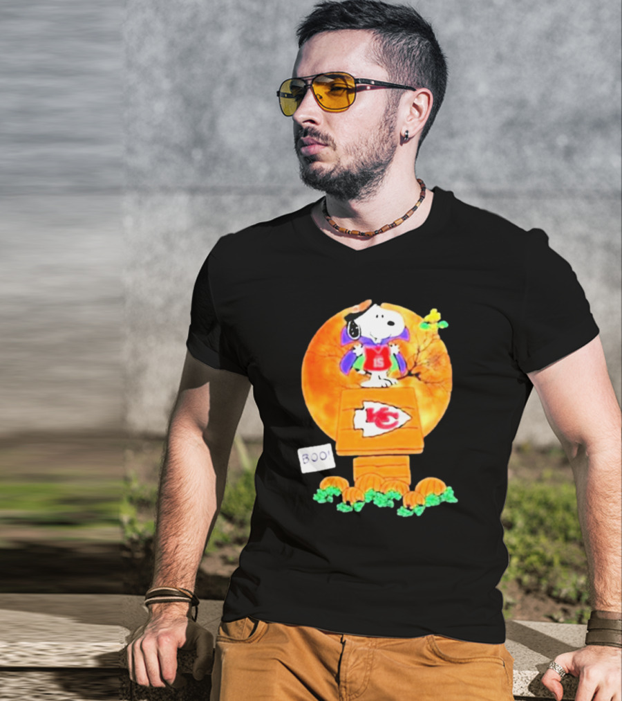 Snoopy Woodstock Witch Boo Kansas City Chiefs Halloween Peanuts Charlie Brown 15 T-Shirt
