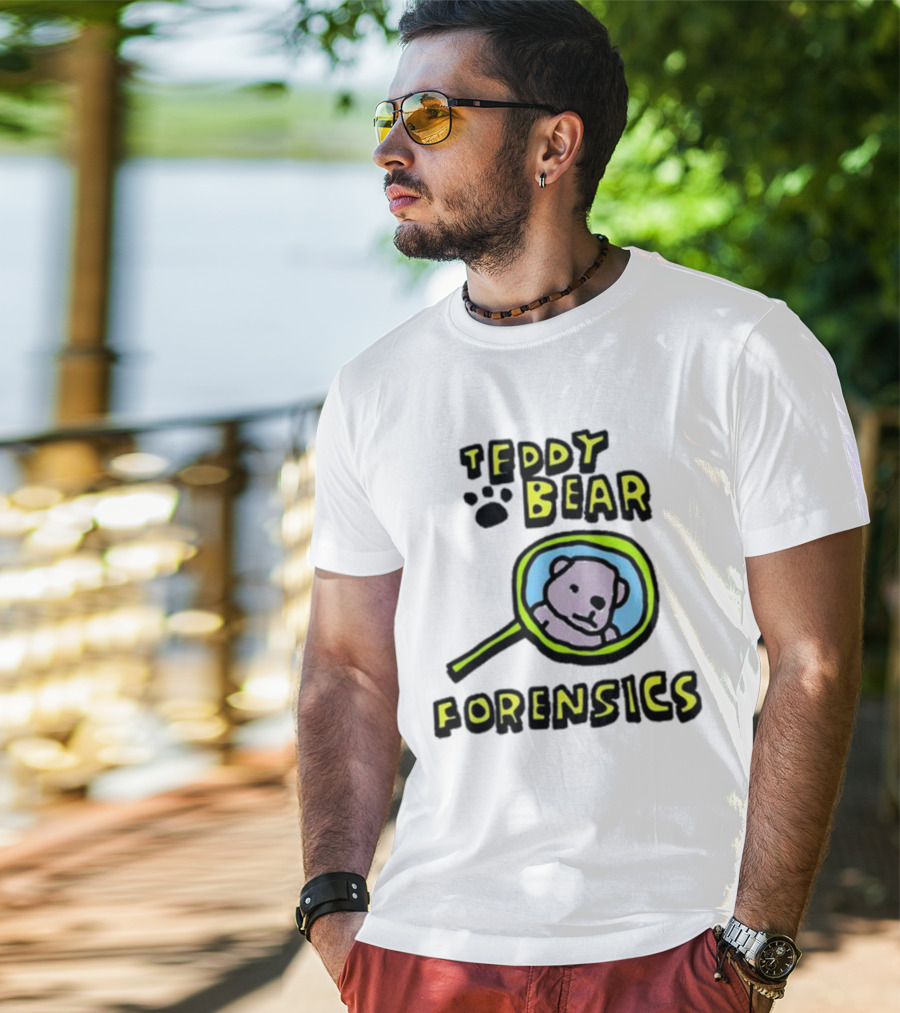 Teddy Bear Forensics Bear With Magnifying Glass T-Shirt