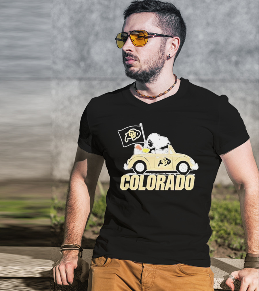 Snoopy And Woodstock Drive Colorado Buffaloes Car With Flag T-Shirt
