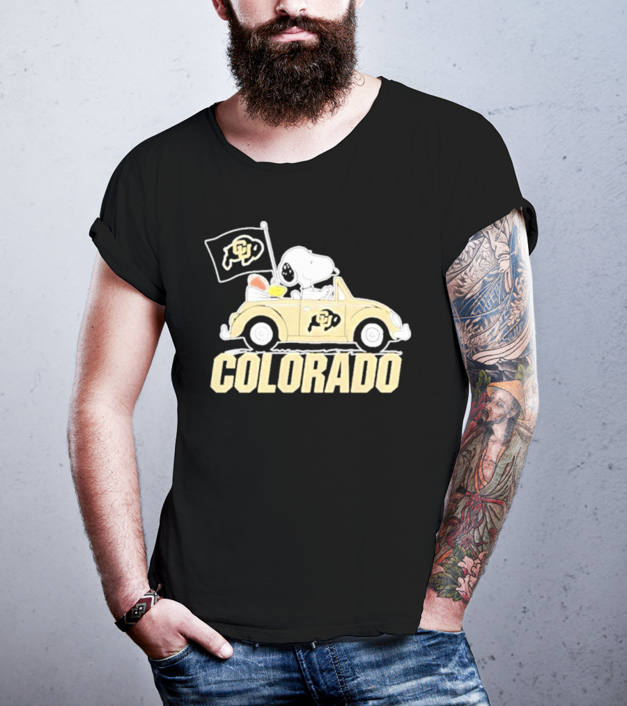 Snoopy And Woodstock Drive Colorado Buffaloes Car With Flag T-Shirt