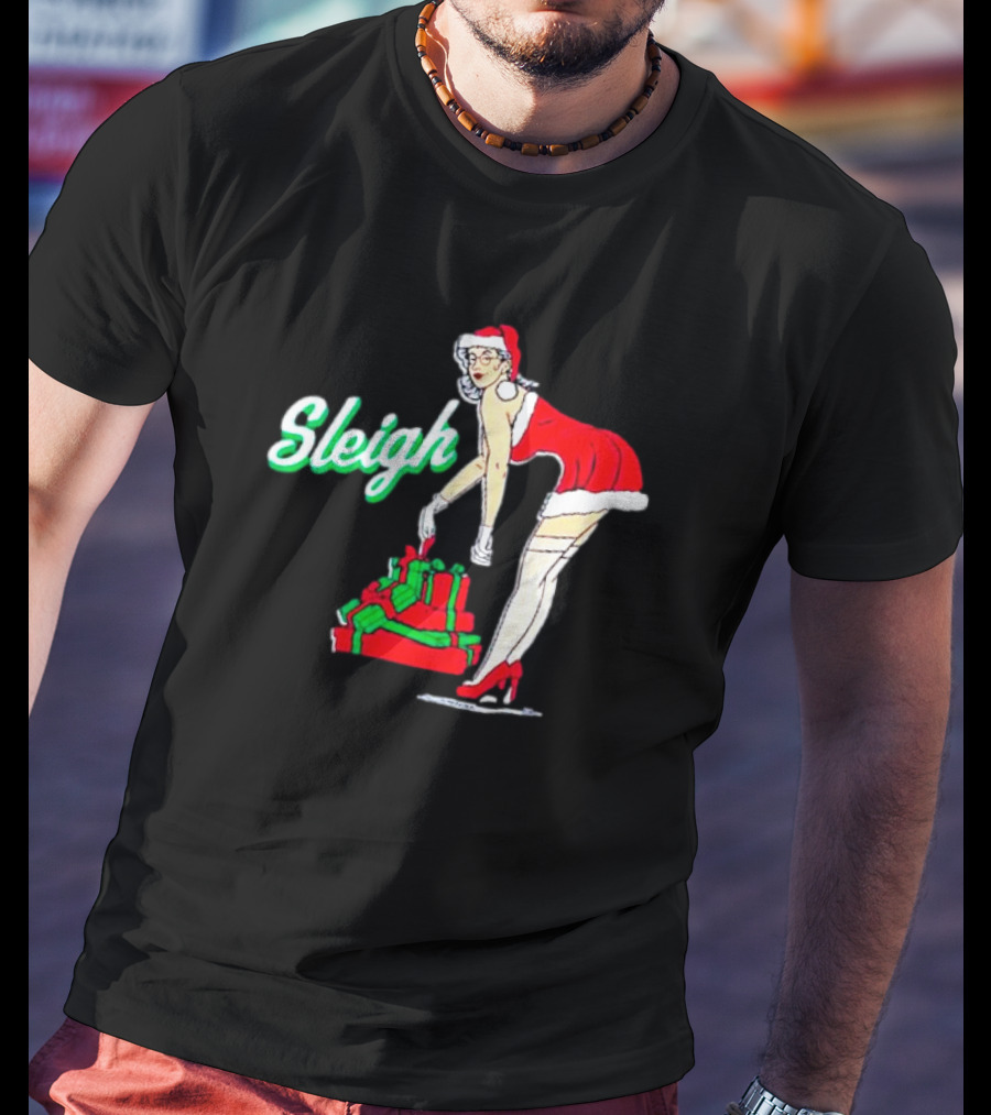Vintage Santa Sleigh With Pin-Up Style Christmas Presents T-Shirt